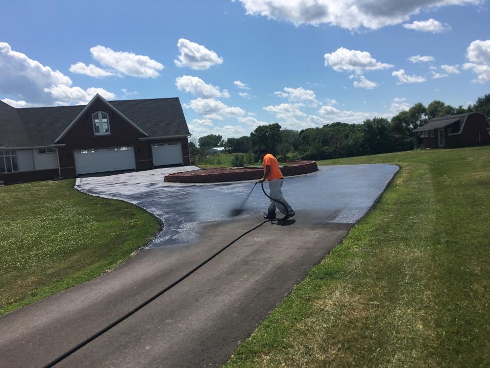 Asphalt Sealcoating